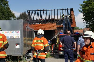 Neubulach: Bei Haeckselarbeiten: Scheune in Brand geraten